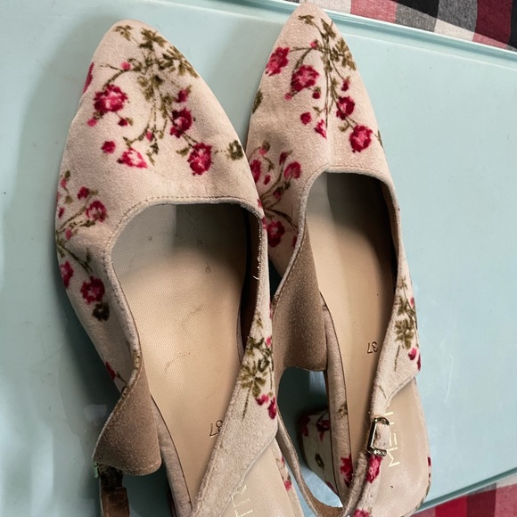 Metro cream flower pattern shoes - Picture 3 of 7